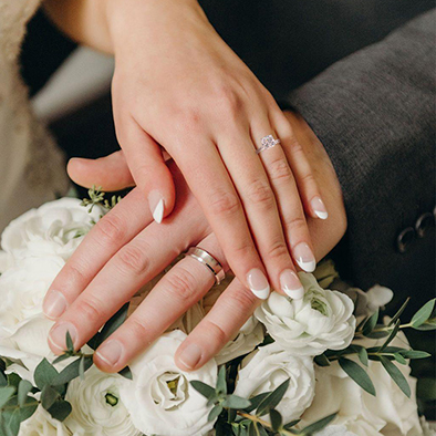 Comment assortir le métal à votre bague de fiançailles
